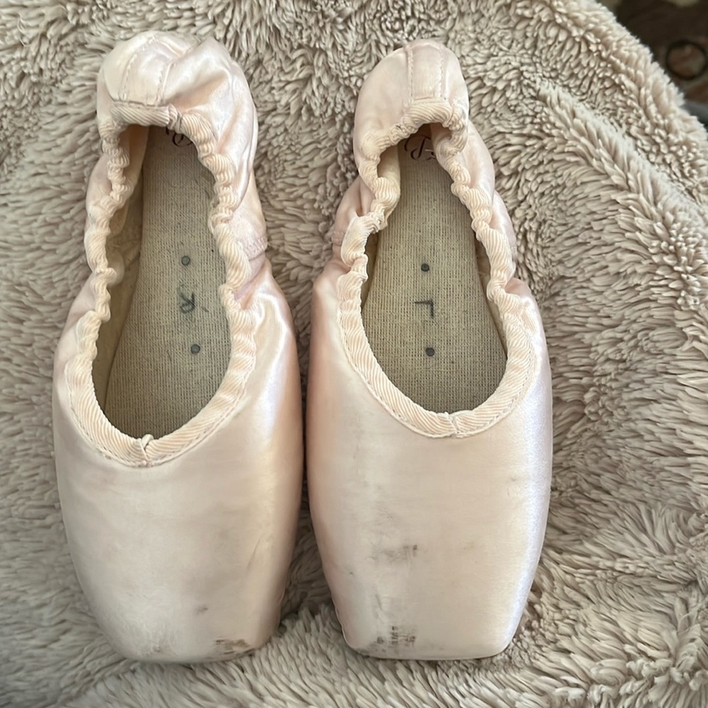 Russian Pointe Akoya Ballet Shoes